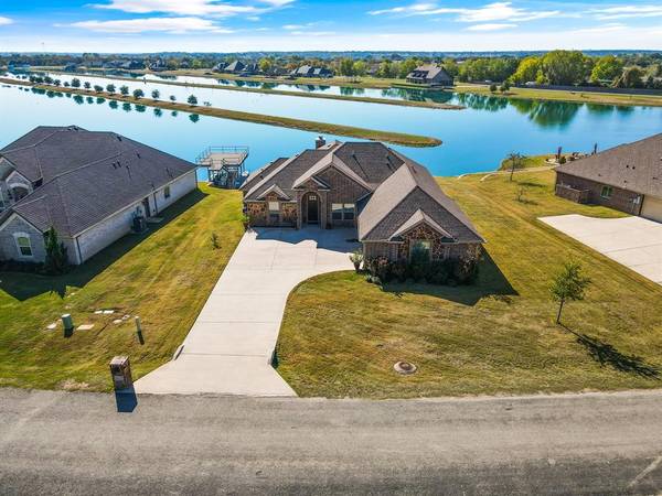 4020 Upper Lake Circle,  Granbury,  TX 76049