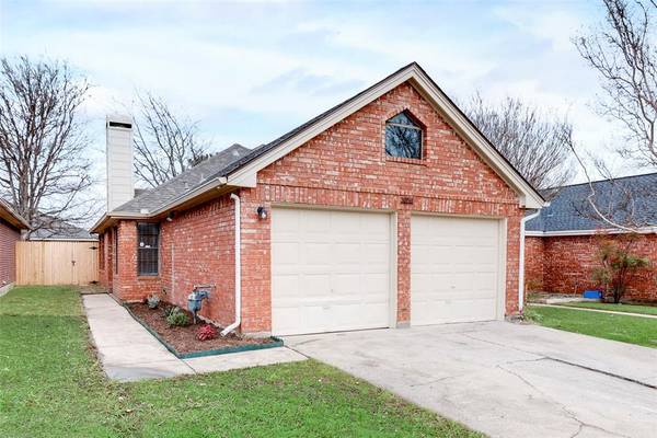 3058 Rustlewind Lane, Grand Prairie, TX 75052