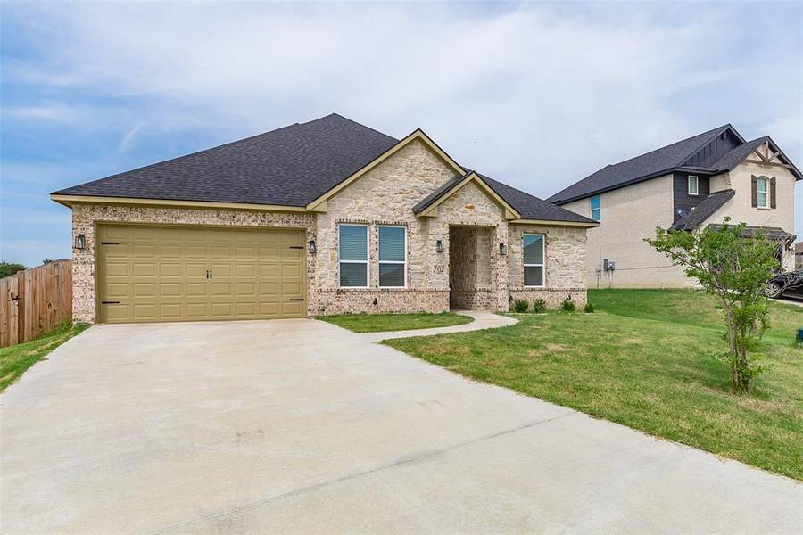 702 Chester Court, Ennis, TX 75119