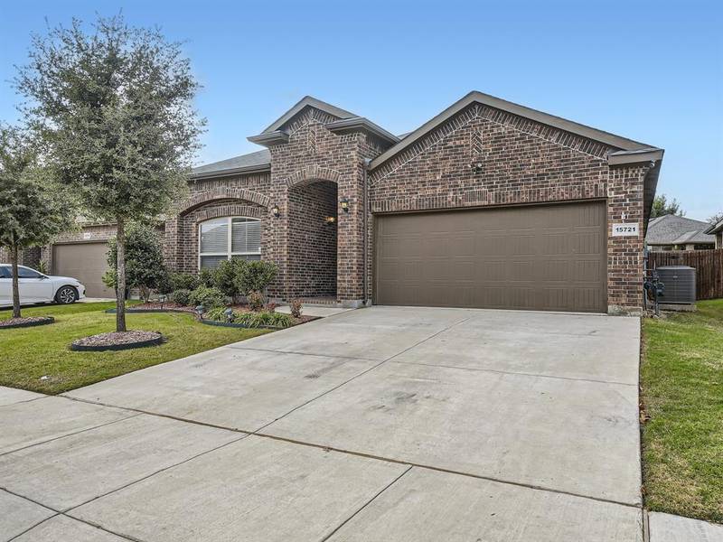 15721 Oak Pointe Drive, Fort Worth, TX 76177