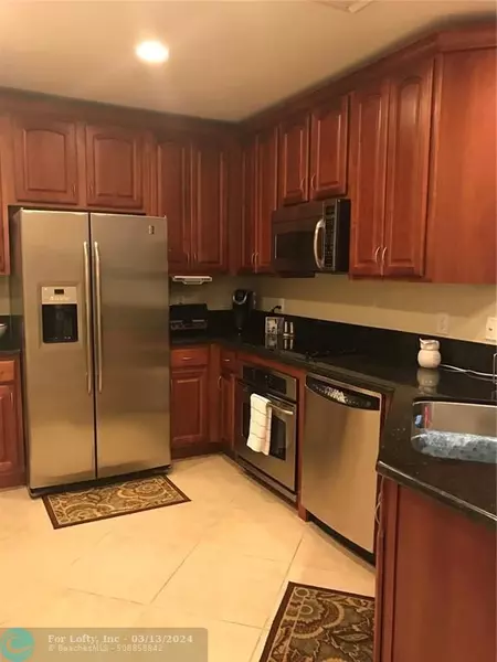 16101 Emerald Estates Dr  #250, Weston, FL 33331