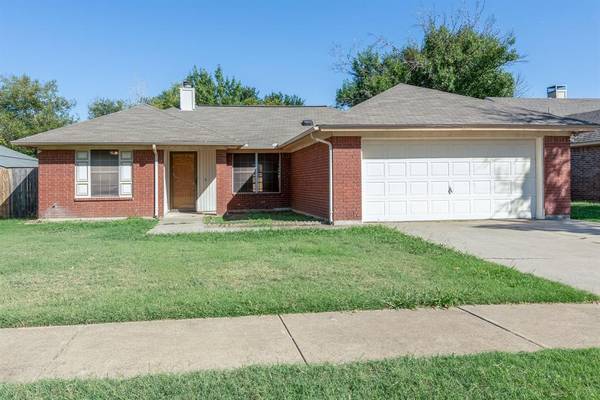 6920 Lyndale Drive, Watauga, TX 76148