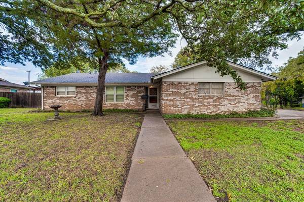 1400 Sproles Drive, Benbrook, TX 76126