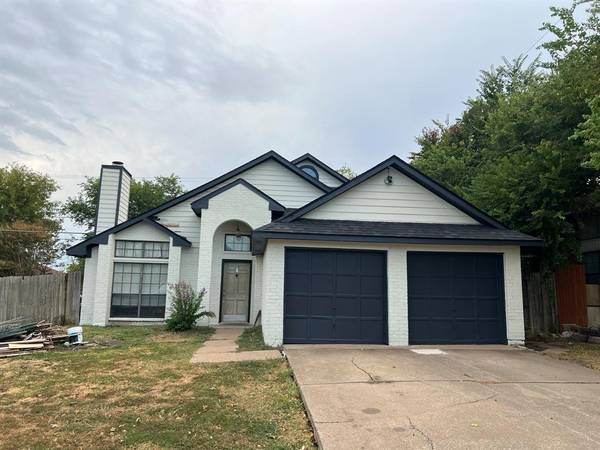 912 Galaxy Drive, Arlington, TX 76001