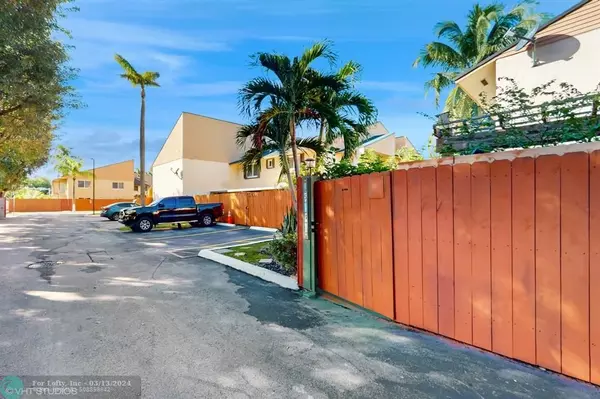 Miami, FL 33193,15639 SW 86th Ter  #306