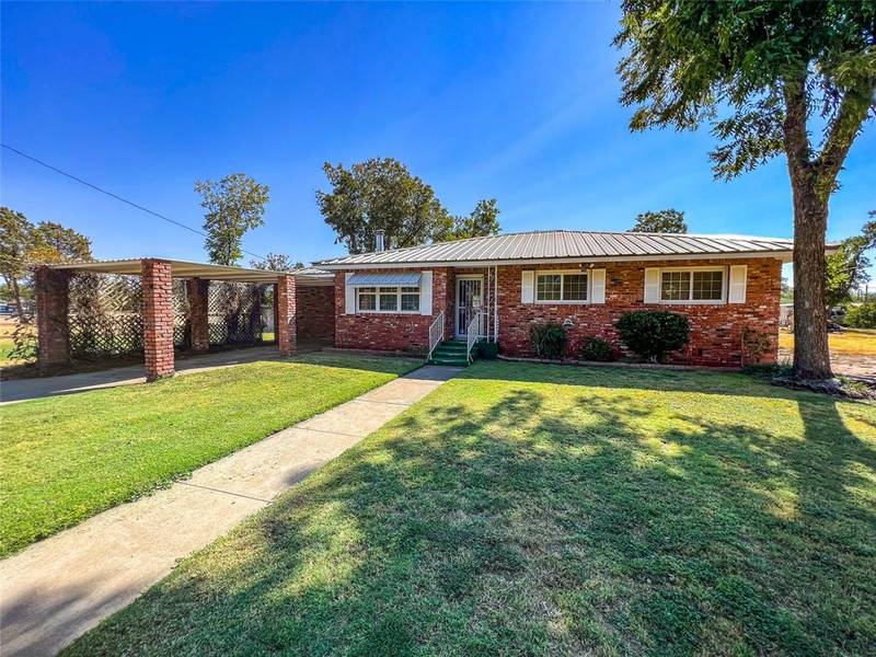 430 S 9th Avenue, Munday, TX 76371