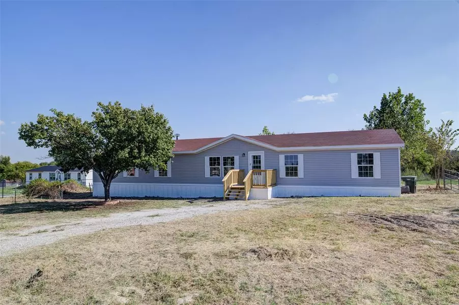 124 Creekview Meadows Drive, Springtown, TX 76082