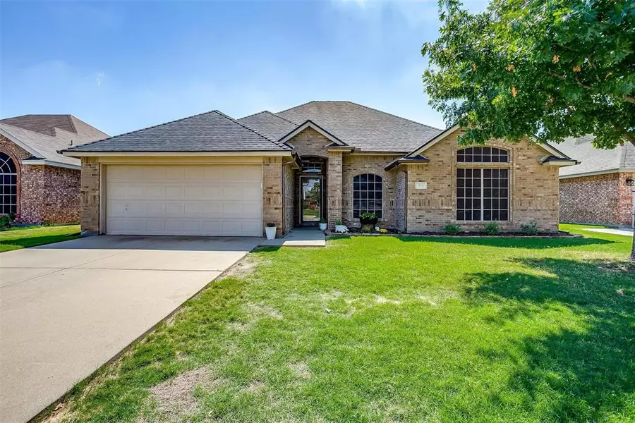 911 Raenae Drive, Burleson, TX 76028