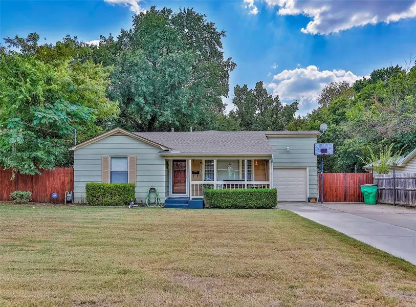 216 E Tennie Street, Gainesville, TX 76240