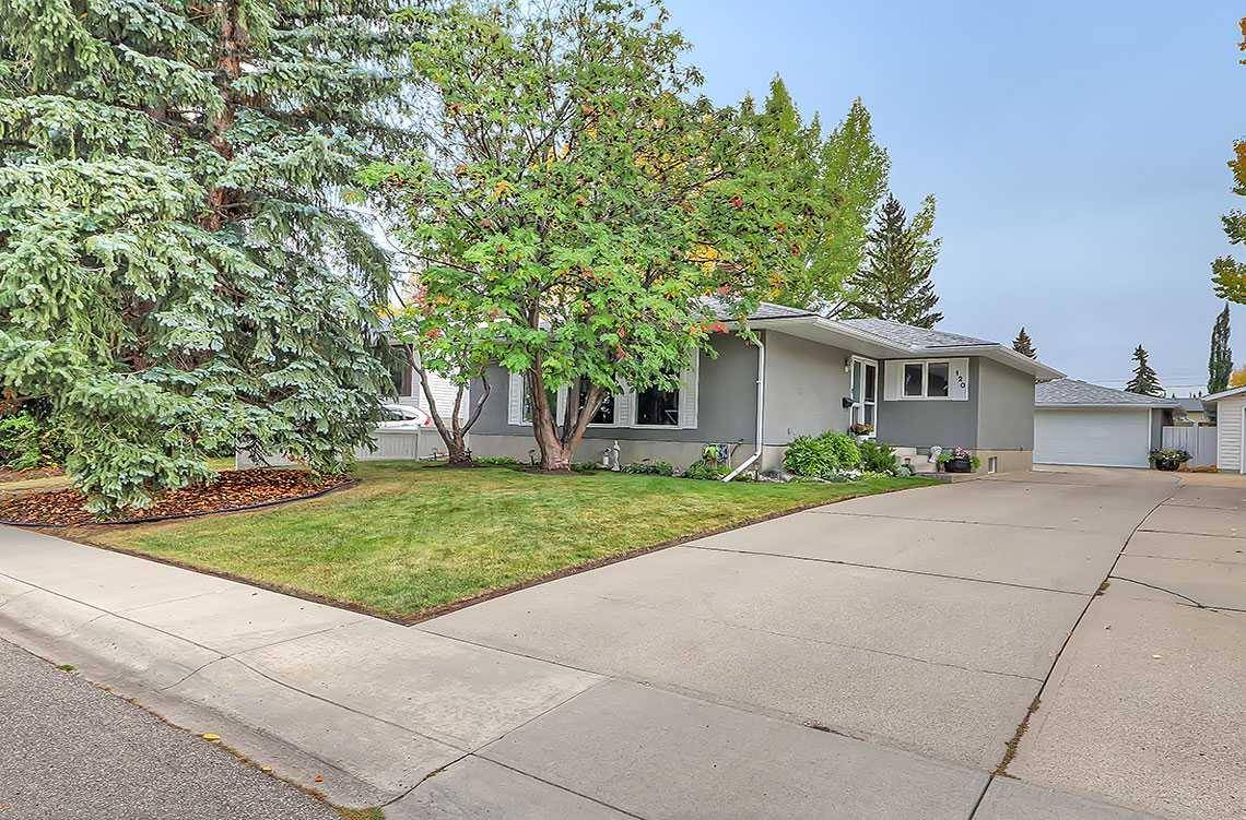 Calgary, AB T2V 4A3,120 Oakmoor PL SW
