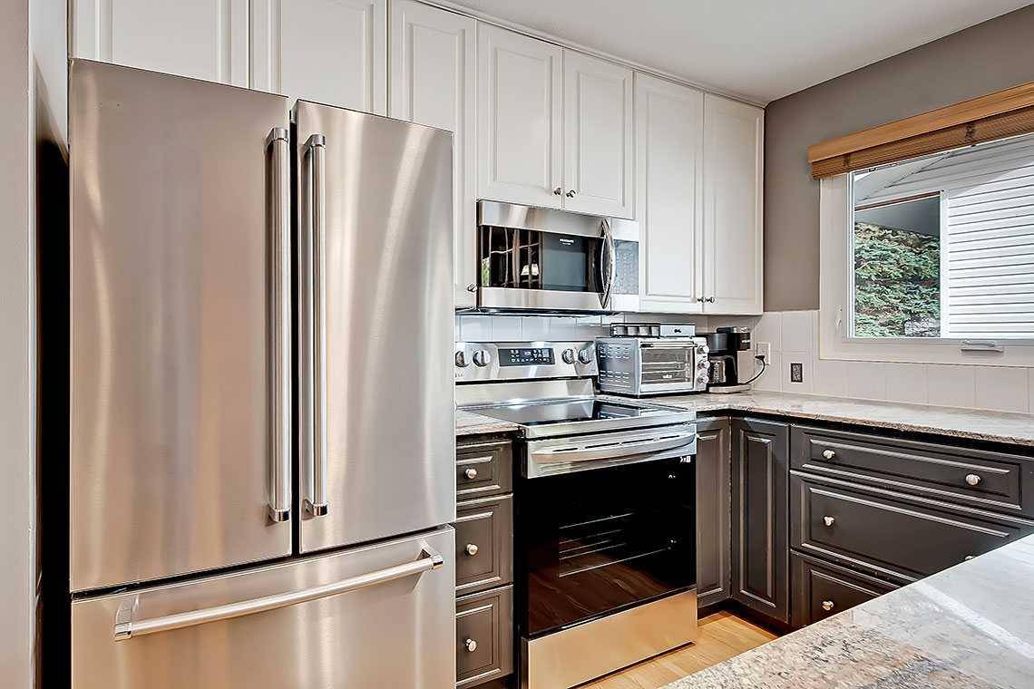 Calgary, AB T2V 4A3,120 Oakmoor PL SW