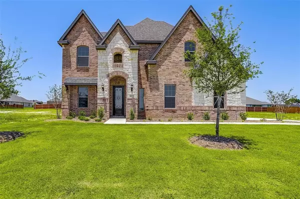 833 Deleon Drive, Midlothian, TX 76065