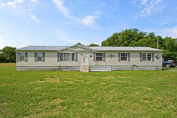 108 E Park, Bells, TX 75414