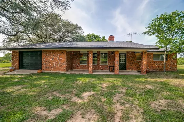 4348 State Highway 97 W, Floresville, TX 78114