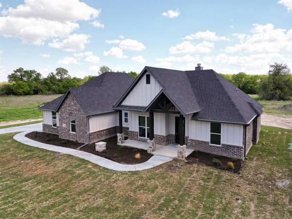 606 Central Road,  Weatherford,  TX 76088