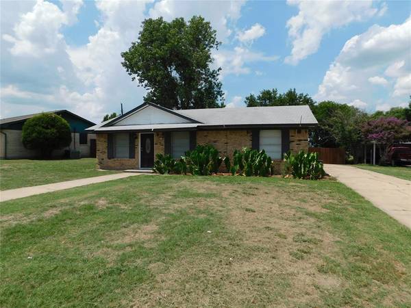 814 S Western Hills Drive, Howe, TX 75459