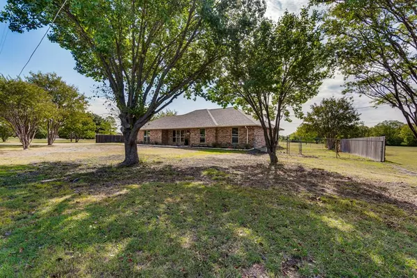 522 Farrar Road, Waxahachie, TX 75165