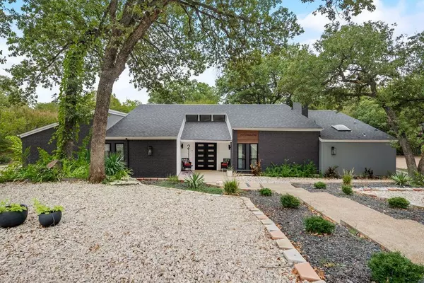 2115 Adams Drive, Arlington, TX 76011