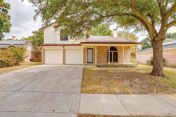 7113 Royal Oak Drive, Benbrook, TX 76126