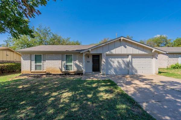 6816 Alma Street, Forest Hill, TX 76140