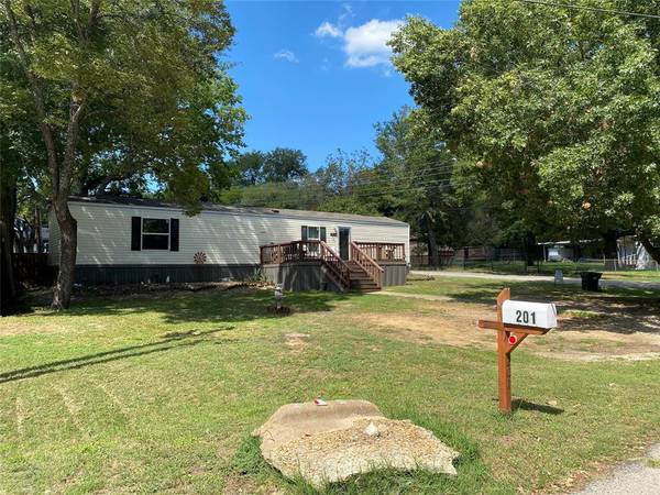 201 Bayview Street, Gun Barrel City, TX 75156