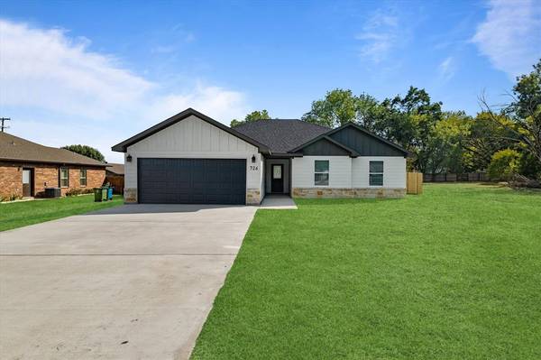 726 E Hughes Street, Collinsville, TX 76233