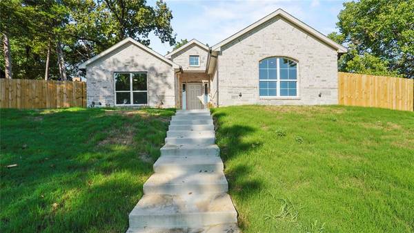 921 Oak Trail, Desoto, TX 75115