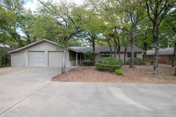 4110 FAIRWAY Drive,  Granbury,  TX 76049