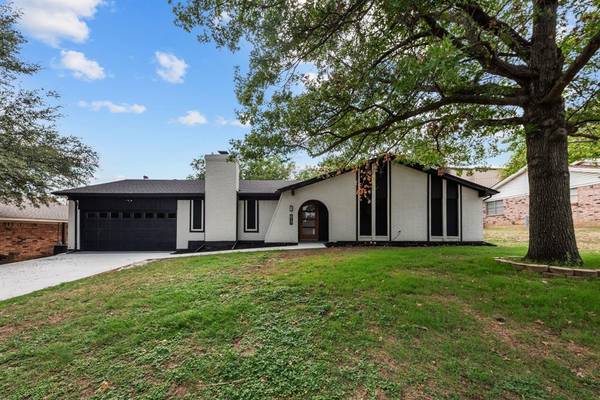 617 Chisholm Road, Burleson, TX 76028