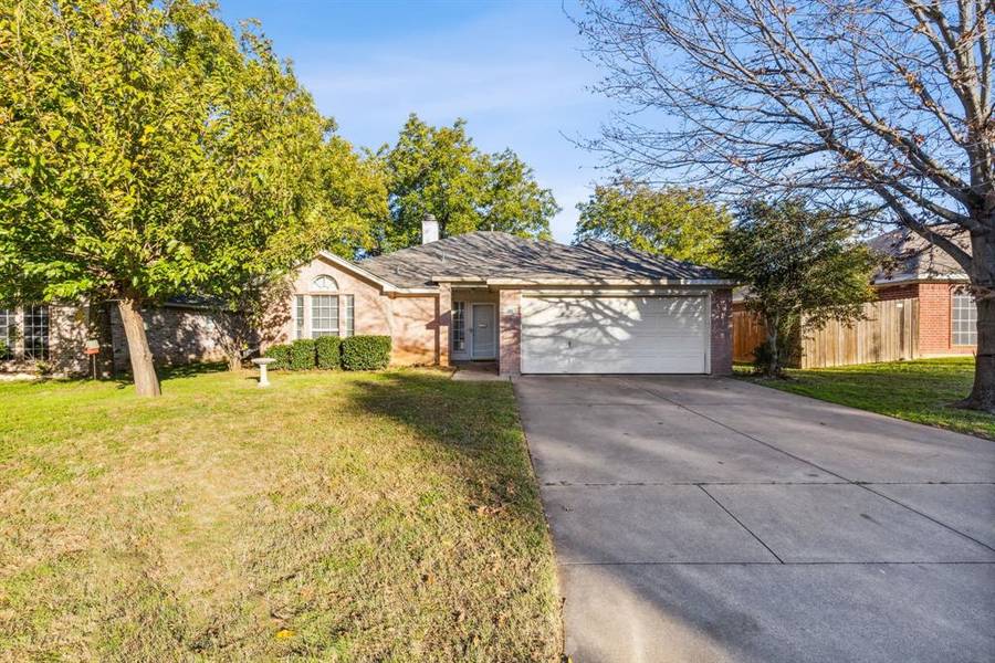 311 Comanche Walk, Joshua, TX 76058