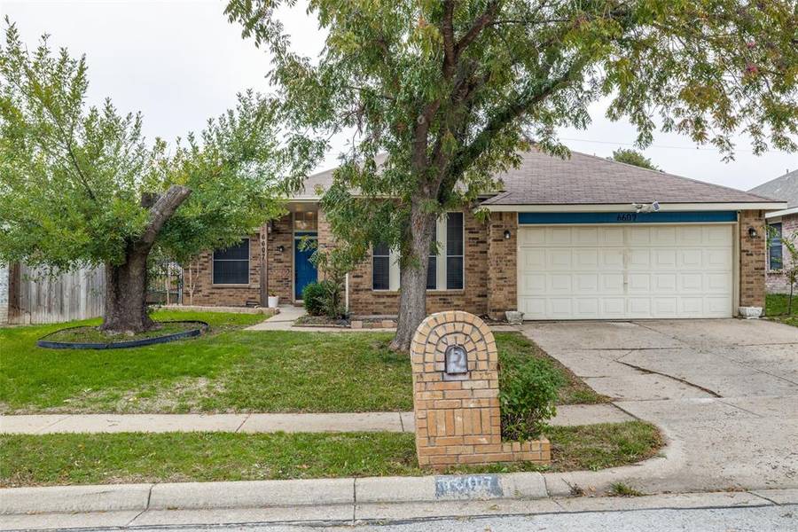 6607 Towerwood Drive, Arlington, TX 76001