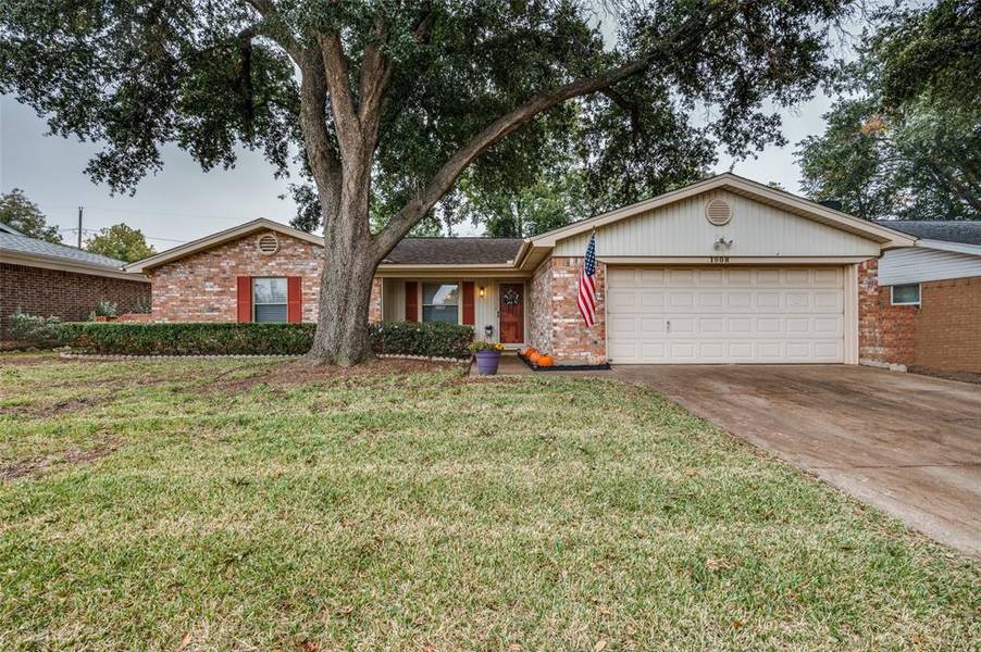 1908 Lexington Place, Bedford, TX 76022