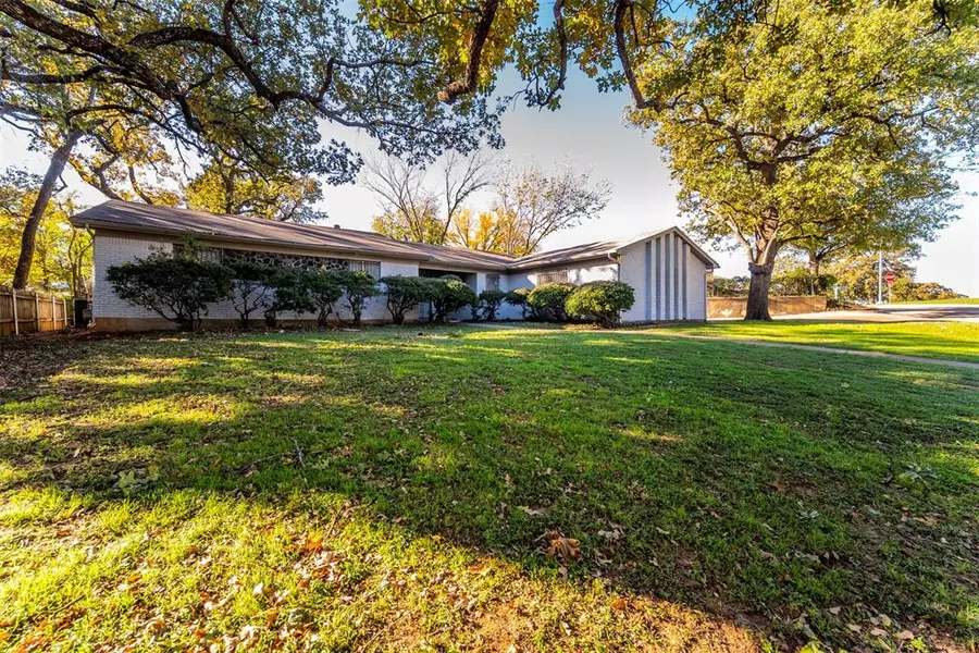 5908 Truman Drive, Fort Worth, TX 76112