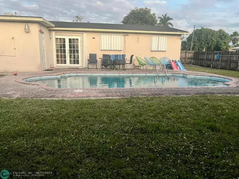 600 N 65th Ter, Hollywood, FL 33024