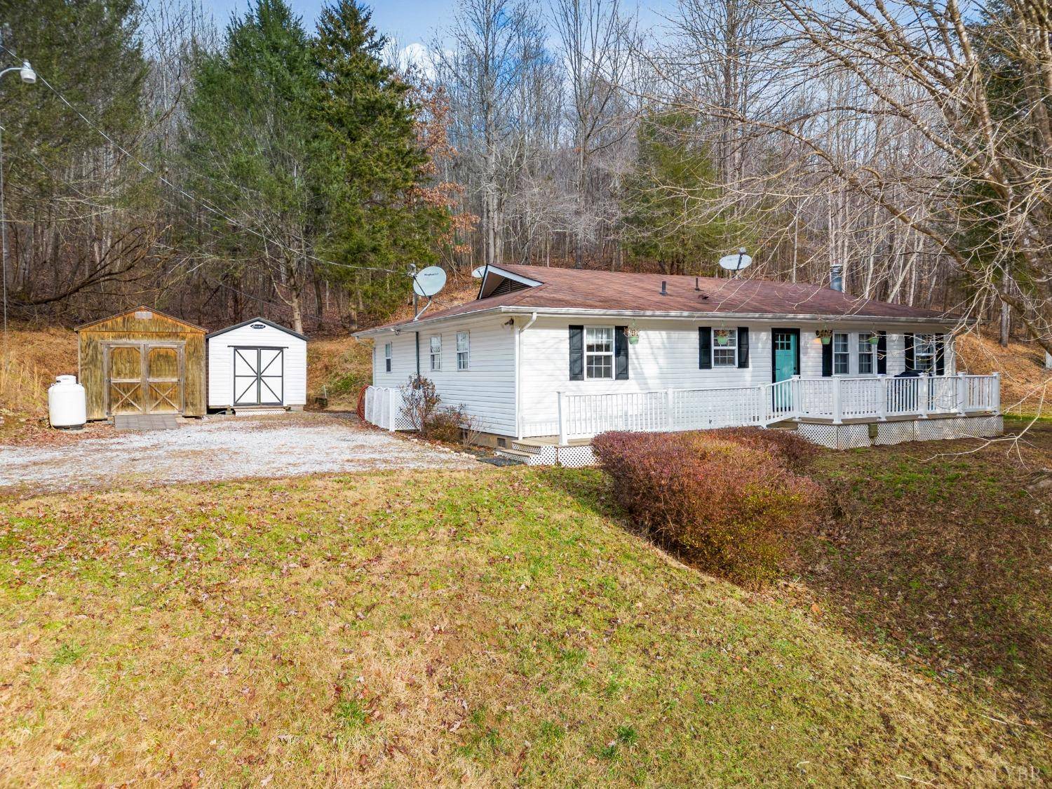 1011 Wolf Point DR, Big Island, VA 24526