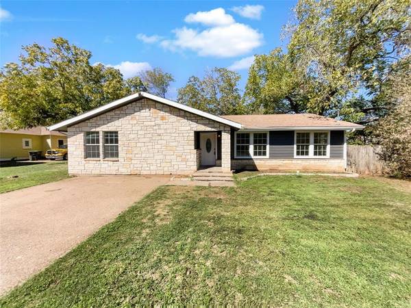 1004 Williams Avenue, Cleburne, TX 76033