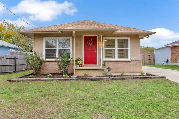 307 N Dallas Street, Pilot Point, TX 76258