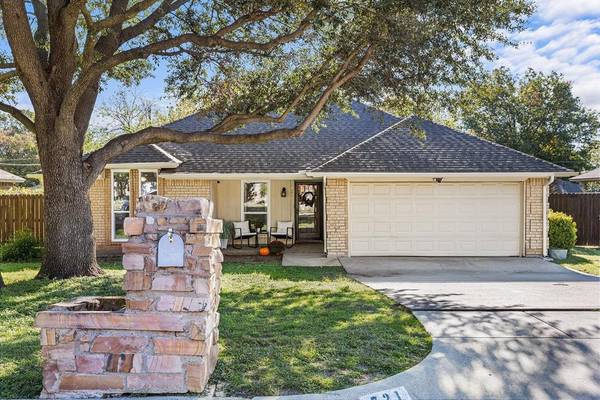 721 Daniels Drive, Crowley, TX 76036