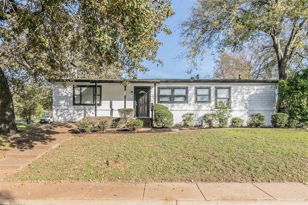 628 Buena Vista Drive, Hurst, TX 76053