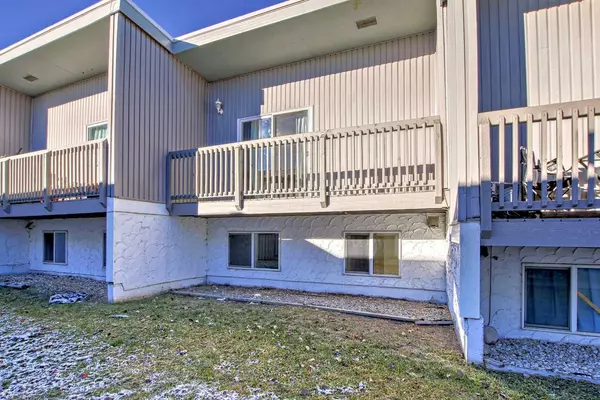 Calgary, AB T2K 4W3,459 Huntsville CRES NW #5