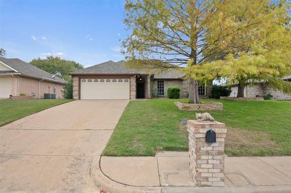 709 Stanford Drive,  Waxahachie,  TX 75165