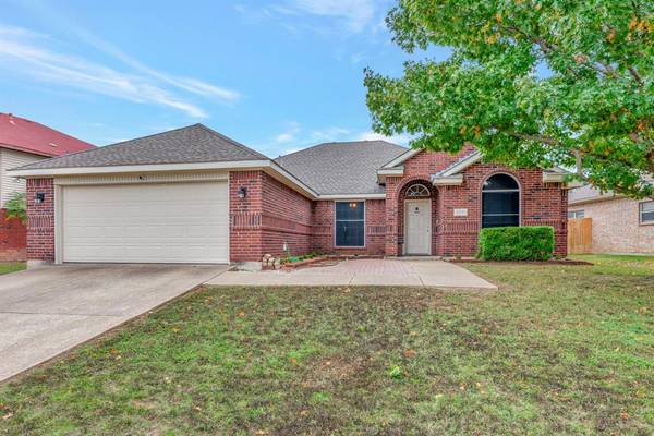 5731 Chelmsford Trail, Arlington, TX 76018