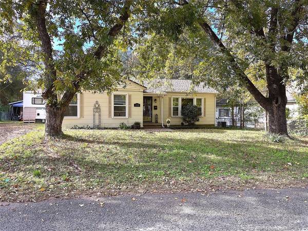 1021 N Johnson Street, Mineola, TX 75773