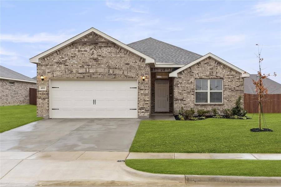 4811 Avion Drive, Sanger, TX 76266