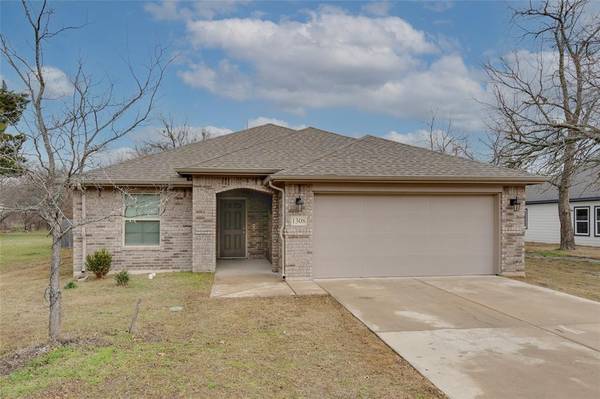 1308 S Clements Street, Gainesville, TX 76240