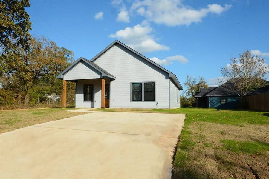 1016 S 7th Avenue, Denison, TX 75021