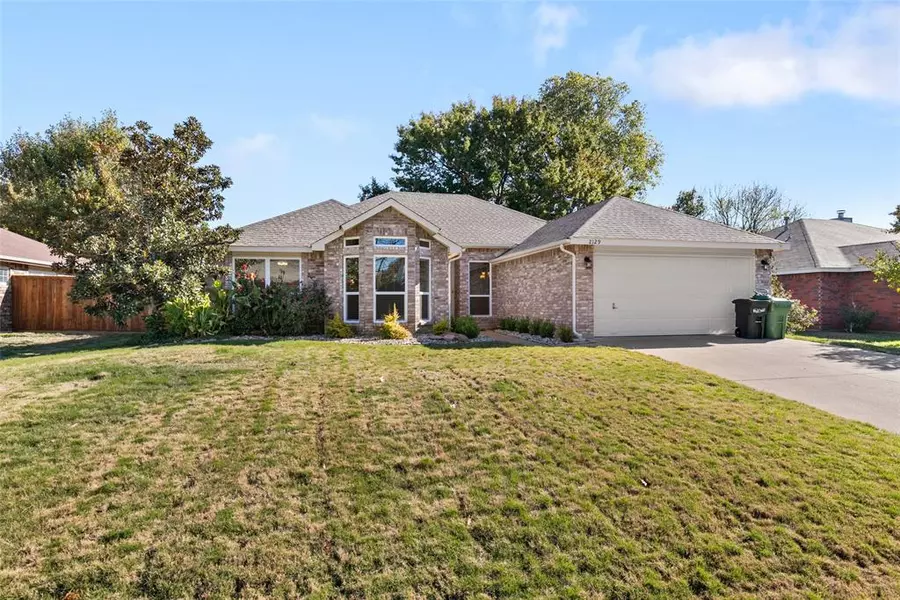 2129 Wedgewood Drive, Grapevine, TX 76051