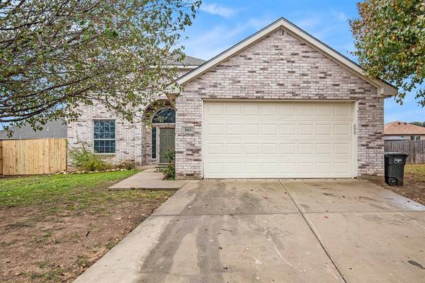 5013 Lake Valley Court, Fort Worth, TX 76123