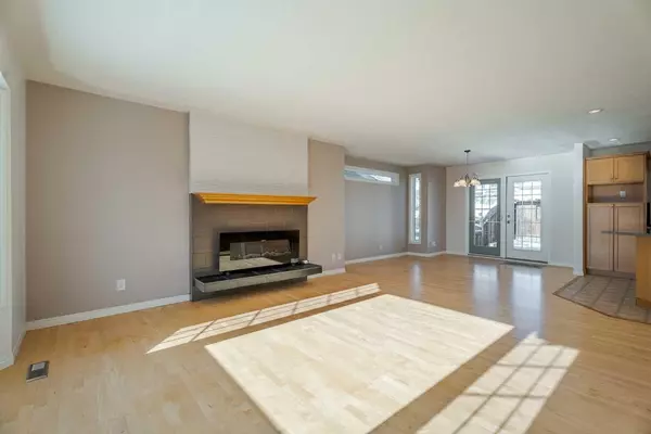 Calgary, AB T3B 4A7,8432 62 AVE NW