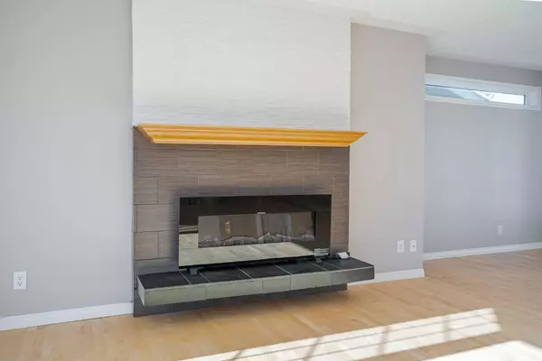 Calgary, AB T3B 4A7,8432 62 AVE NW